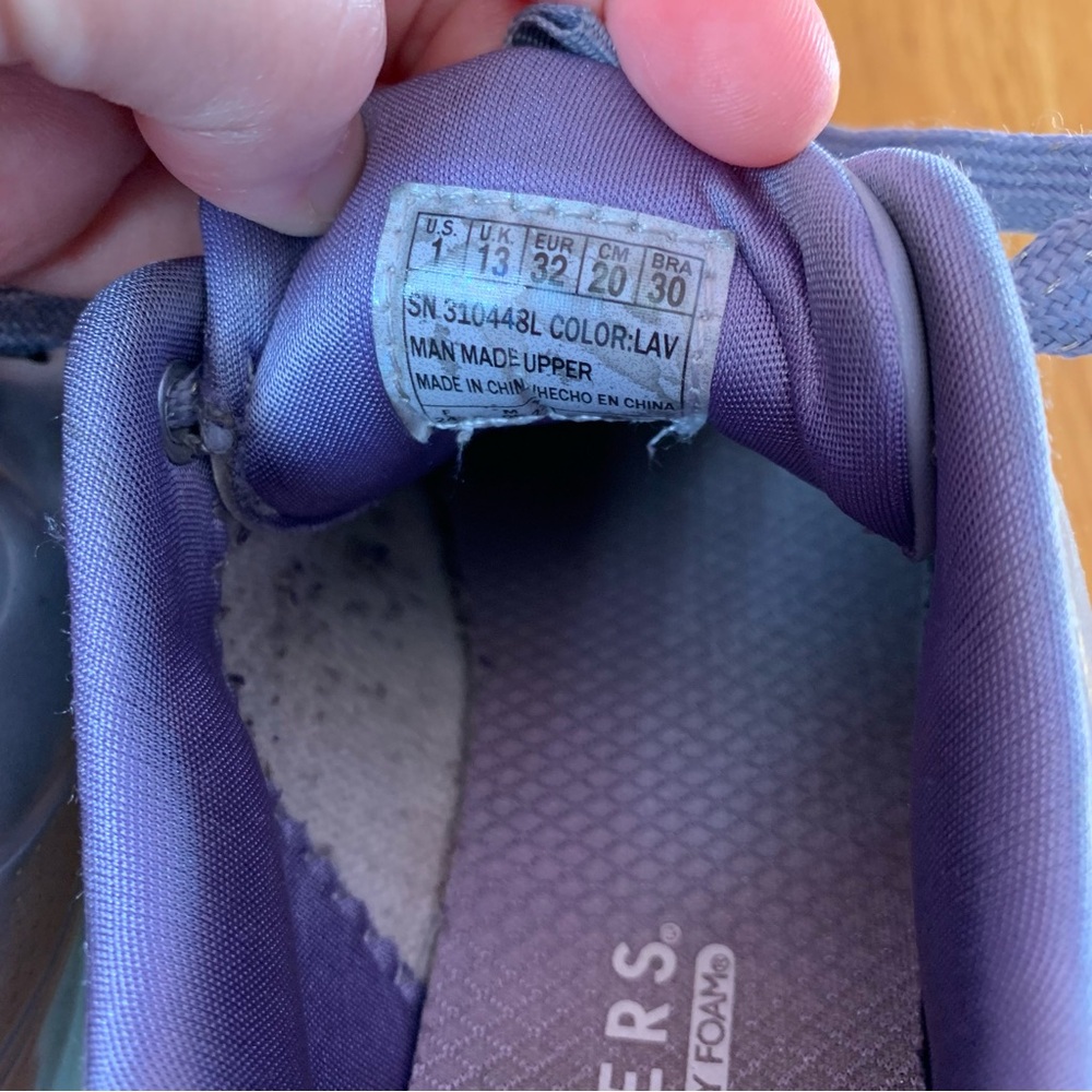 Holographic Lavender Sneakers Skechers Girls Size 1 Air Cooled Memory Foam Shoes - Picture 8 of 10